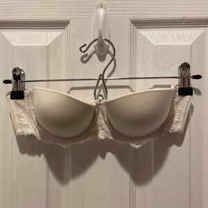 WonderBra White Lace Strapless Bra 32B (No Straps)